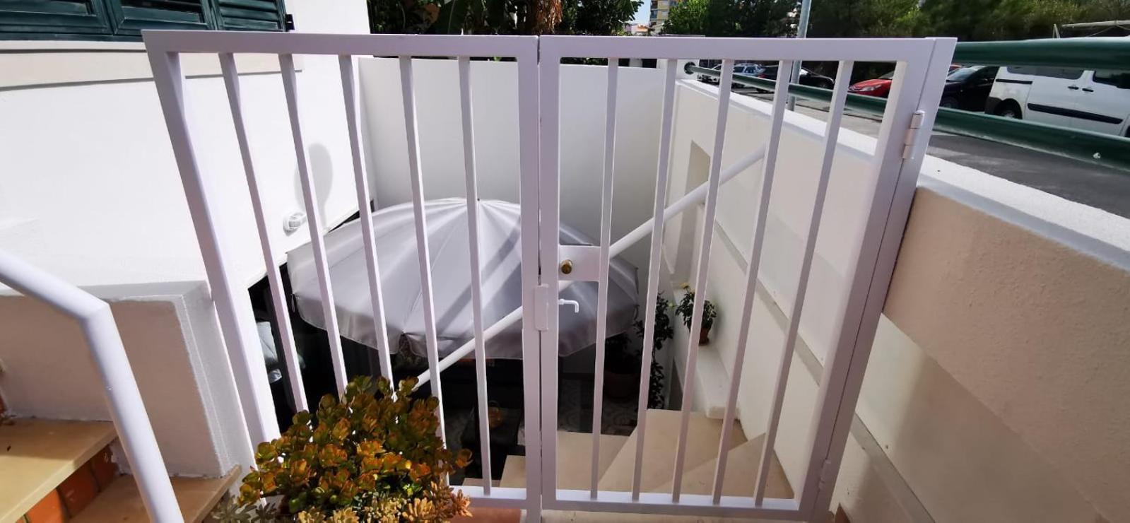Quarto Duplo Com Kitchenette, Wc E Patio Privativo Lägenhet Corroios Exteriör bild